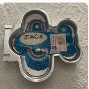 Wilton cake pan airplane